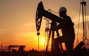 نفت ۲۰۲۶ را سبز آغاز کرد/ بازگشت ریسک‌های ژئوپلیتیکی پس از بدترین سقوط پنج‌ساله