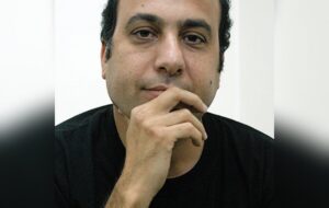 شعر به مثابه میدان بازی زبان