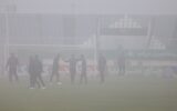 عکس | مه شدید در اراک؛ یک بازی لیگ برتر به تعویق افتاد