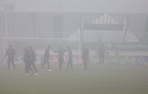 عکس | مه شدید در اراک؛ یک بازی لیگ برتر به تعویق افتاد