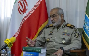 معاون ارتش: در صحنه جنگ، هنر رهبر انقلاب به‌عنوان فرمانده استراتژی‌ دشمن را بی اثر کرد/ پوشش کسری‌های فناورانه از روز سوم جنگ در دستور کار ارتش بود