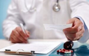 مهم‌تر از ۵ سکه زیرمیزی انتظار چهار ساله برای جراحی بود/ قبلا پزشکان عمومی مهاجرت می‌کردند حالا متخصصان/ صف انتظار برای جراحی اطفال دو سال است