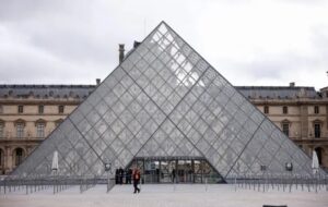 نشت آب در لوور؛ ۴۰۰ کتاب تاریخی آسیب دیدند