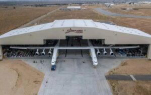 هواپیمای غول‌پیکر که با بشقاب‌پرنده اشتباه گرفته شد / «رُخ» را ببینید / عکس