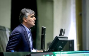 ادامه حضور فرزین در بانک مرکزی در یکسال و نیم گذشته، خطای پزشکیان بود/ باید کارد به استخوان می رسید تا او را کنار بگذارند؟ ادامه حضور فرزین در بانک مرکزی در یکسال و نیم گذشته، خطای پزشکیان بود/ باید کارد به استخوان می رسید تا او را کنار بگذارند؟