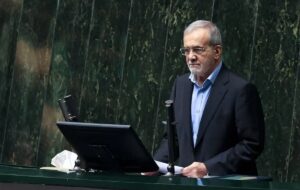 پزشکیان در مجلس: دولت خود را موظف به تبعیت از نظر دانشگاهیان و نخبگان می‌داند