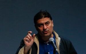 «پول گرفتن» و «نقد نوشتن»/ وقتی از صاحب اثر دستمزد میگیرید دیگر نمیتوانید بدیهایش بنویسید «پول گرفتن» و «نقد نوشتن»/ وقتی از صاحب اثر دستمزد میگیرید دیگر نمیتوانید بدیهایش بنویسید