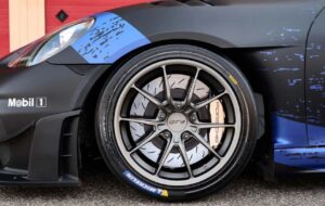 چرا برخی خودروها از ترمزهای سرامیکی استفاده می‌کنند؟