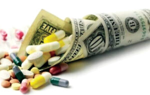 خرید ۶۰۰ میلیون دلار دارو و مشکل در انتقال ارز / حضور ۱۷۵۰۰۰ پزشک در کشور