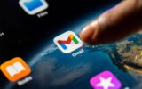 گوگل ایمیل‌های شما را می‌خواند؛ همین حالا این گزینه را ببندید!
