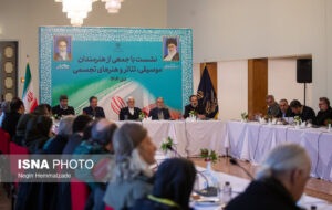 تصاویر جالب از نشست امروز عارف با هنرمندان + عکس