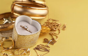 قیمت هر گرم طلای 18 عیار امروز چقدر است و چه عواملی آن را تعیین می‌کند؟