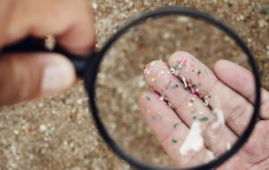 ابر پلاستیک مخفی بالای سر ما: ذرات ۲۰۰ نانومتری در ریه‌های شهر