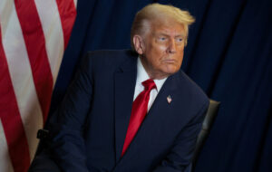 نیوز تودی – ببینید | تصویری خبرساز از وضعیت عجیب دست دونالد ترامپ