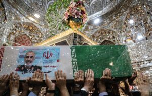 تصاویری از دختر شهید سلامی بر مزار پدرش/ سردار فدوی هم بود