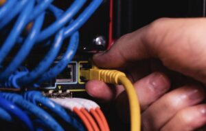 جنگ روایت‌ها؛ شکاف ۳۲۰۰ میلیاردی در محاسبه خسارت اینترنت