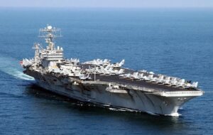 حضور ناوهای جنگی امریکا در خلیج فارس، لزوما به معنای جنگیدن نیست/ به دنبال عملیات روانی اند/ می خواهند بگویند ما هم هستیم