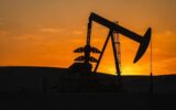 رویترز: افزایش بهای جهانی نفت در پی تنش‌ها در خاورمیانه؛ قیمت هر شبکه به ۷۱.۰۱ دلار رسید