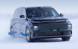 شاسی‌بلندی که با ترکیدن لاستیک هم کنترلش را از دست نمی‌دهد