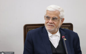 عارف: آرامش در بازار پول و سرمایه برقرار است/ دولت هر کجا لازم باشد از اقتدار خود استفاده می‌کند/