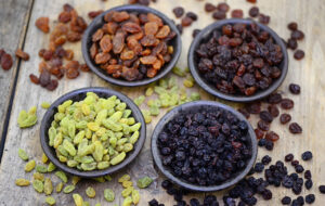 مویز یا کشمش؛ انتخاب اول‌مان کدام باشد؟/ این مدل کشمش‌ اغلب گوگرد دارند/ دلیل چرب بودن کشمش‌های پلویی چیست؟