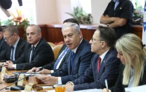 رئیس دفتر نتانیاهو بازداشت شد