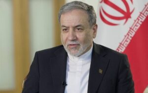 عراقچی پاسخ زلنسکی را داد: جهان از دلقک‌های سردرگم به ستوه آمده است/ ما ایرانی‌ها بلدیم از خودمان دفاع کنیم و نیازی به گدایی از بیگانگان نداریم