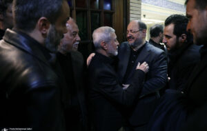 هنرپیشه معروف در مراسم ختم مادر وزیر روحانی + عکس