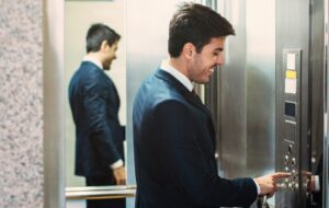 هنگام قطع برق در آسانسور چه کنیم؟