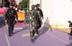 چین از «آواتار» رونمایی کرد/ سرباز آهنی با حرکات انسان می‌جنگد!